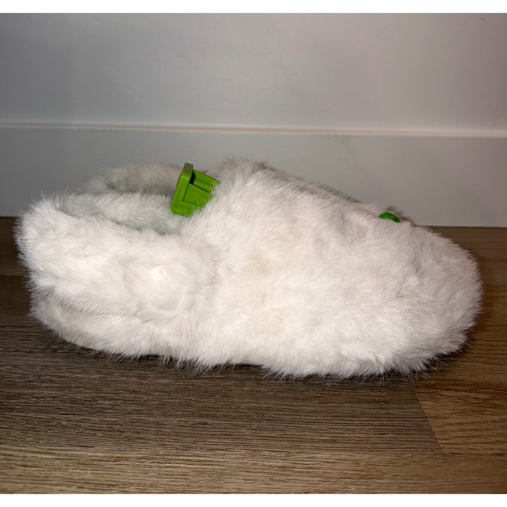 Women cozy luxe croc slippers size 8